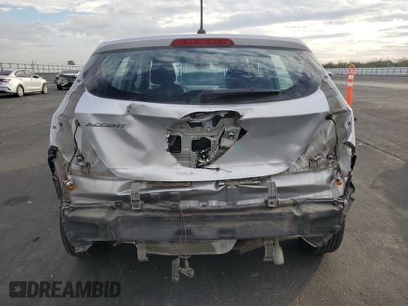 ✅ 2017 Hyundai Accent SE • VIN: KMHCT5AE3HU335880 • Лот: 92495705. Опубликован ранее на Copart с пробегом 89 598 миль. Бесплатный доступ к архиву аукционных продаж из США и подробный отчёт об истории автомобиля на DreamBid. Изображение 6.