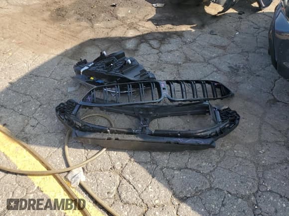 ✅ 2024 BMW M8 Competition • VIN: WBSAE0C02RCN71768 • Lot: 67736554. Wystawiony na Copart z przebiegiem 4 291 mil. Bezpłatny archiwum sprzedaży aukcyjnych z USA i szczegółowy raport historii pojazdu na DreamBid. Zdjęcie 12.