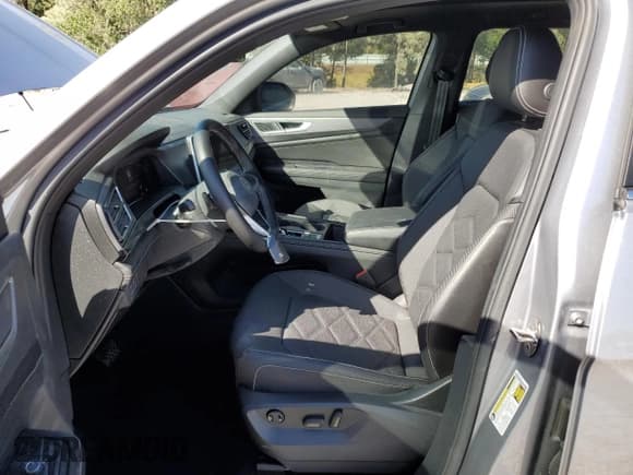 ✅ 2024 Volkswagen Atlas SE • VIN: 1V2JE2CA1RC243915 • Lot: 87373795. Wystawiony na Copart z przebiegiem 15 714 mil. Bezpłatny archiwum sprzedaży aukcyjnych z USA i szczegółowy raport historii pojazdu na DreamBid. Zdjęcie 7.