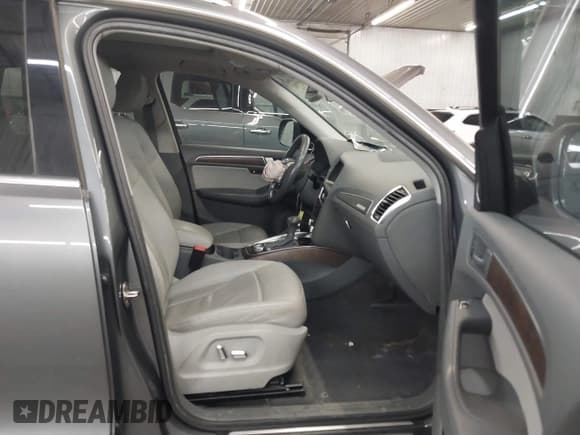 ✅ 2014 Audi Q5 Premium Plus • VIN: WA1DGAFP6EA036195 • Lot: 42027383. Listed on IAAI with 196,261 mi. Free auction sales archive from the USA and detailed vehicle history report at DreamBid. Image 5.