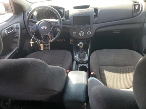 ✅ 2013 Kia Forte SX • VIN: KNAFW5A39D5669484 • Lot: 42128605. Wystawiony na Copart z przebiegiem 132 556 mil. Bezpłatny archiwum sprzedaży aukcyjnych z USA i szczegółowy raport historii pojazdu na DreamBid. Zdjęcie 8.