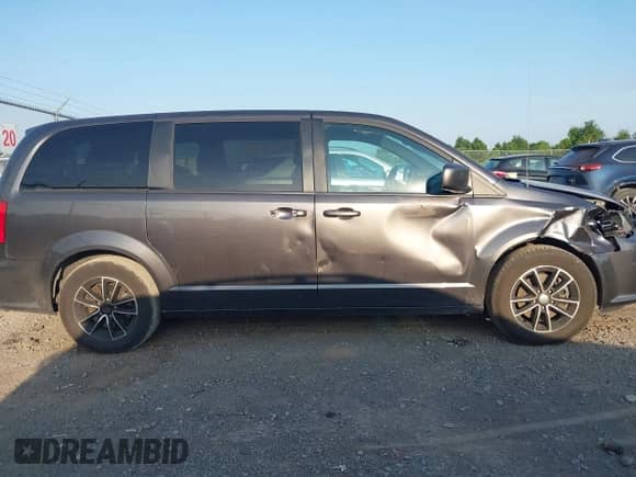 2018 Dodge Grand Caravan SXT z VIN 2C4RDGCG8JR159899, wystawiony jako IAAI lot #42837233 z przebiegiem 104 074 mil mil oraz . Historia ofert i sprzedaży dostępna na DreamBid. Obrazek 13.