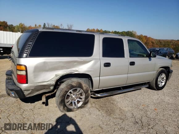 ✅ 2005 Chevrolet Suburban LT • VIN: 3GNEC16Z75G241623 • Лот: 77765474. Опубликован ранее на Copart с пробегом 200 659 миль. Бесплатный доступ к архиву аукционных продаж из США и подробный отчёт об истории автомобиля на DreamBid. Изображение 3.