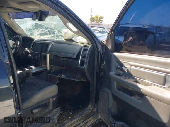 ✅ 2015 Ram 2500 SLT • VIN: 3C6UR5ML8FG682355 • Lot: 43599859. Listed on IAAI with Not provided. Free auction sales archive from the USA and detailed vehicle history report at DreamBid. Image 5.