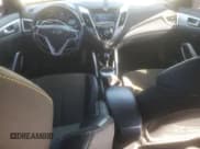 ✅ 2016 Hyundai Veloster • VIN: KMHTC6ADXGU251227 • Lot: 74374414. Wystawiony na Copart z przebiegiem 63 266 mil. Bezpłatny archiwum sprzedaży aukcyjnych z USA i szczegółowy raport historii pojazdu na DreamBid. Zdjęcie 8.