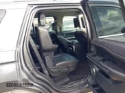 ✅ 2018 Ford Expedition Platinum • VIN: 1FMJU1LT6JEA70140 • Lot: 43643774. Wystawiony na IAAI z przebiegiem 149 177 mil. Bezpłatny archiwum sprzedaży aukcyjnych z USA i szczegółowy raport historii pojazdu na DreamBid. Zdjęcie 8.