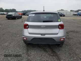 2024 Hyundai Venue SE z VIN KMHRB8A35RU295431, wystawiony jako Copart lot #72897754 z przebiegiem 11 769 mil mil oraz Szkoda całkowita • Salvage title. Historia ofert i sprzedaży dostępna na DreamBid. Obrazek 6.