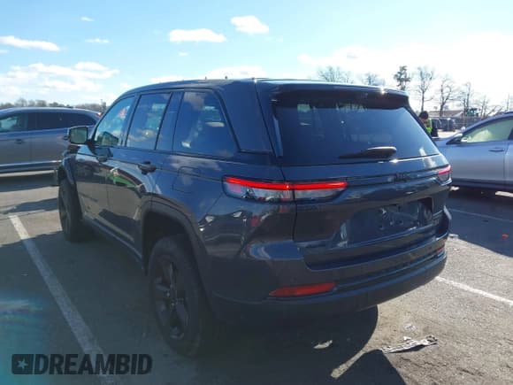 ✅ 2025 Jeep Grand Cherokee Limited • VIN: 1C4RJHBGXS8666607 • Lot: 43776073. Listed on IAAI with 6,789 mi. Free auction sales archive from the USA and detailed vehicle history report at DreamBid. Image 3.
