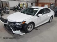 ✅ 2022 Toyota Camry LE • VIN: 4T1C11BK8NU050915 • Lot: 43459428. Wystawiony na IAAI z przebiegiem 64 465 mil. Bezpłatny archiwum sprzedaży aukcyjnych z USA i szczegółowy raport historii pojazdu na DreamBid. Zdjęcie 17.