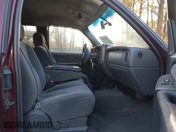 ✅ 2003 Chevrolet Silverado 1500 LS • VIN: 2GCEC19T731137235 • Лот: 43697659. Опубликован ранее на IAAI с пробегом 200 000 миль. Бесплатный доступ к архиву аукционных продаж из США и подробный отчёт об истории автомобиля на DreamBid. Изображение 5.