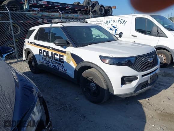 ✅ 2022 Ford Police Interceptor Utility • VIN: 1FM5K8AB3NGA10191 • Lot: 42038249. Wystawiony na IAAI z przebiegiem 34 140 mil. Bezpłatny archiwum sprzedaży aukcyjnych z USA i szczegółowy raport historii pojazdu na DreamBid. Zdjęcie 1.