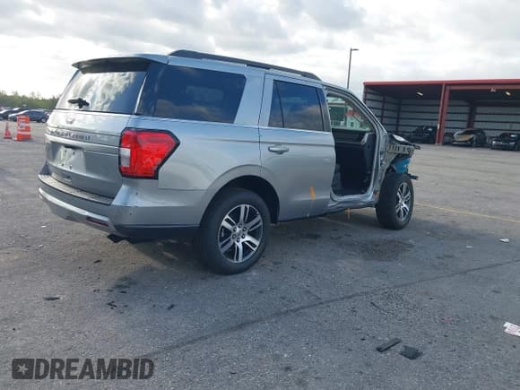 ✅ 2024 Ford Expedition XLT • VIN: 1FMJU1H83REA98705 • Lot: 41867535. Listed on IAAI with 181 mi. Free auction sales archive from the USA and detailed vehicle history report at DreamBid. Image 4.