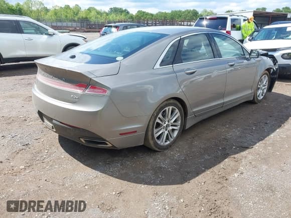 ✅ 2016 Lincoln MKZ Hybrid • VIN: 3LN6L2LU4GR630976 • Lot: 42160730. Wystawiony na IAAI z przebiegiem 244 723 mil. Bezpłatny archiwum sprzedaży aukcyjnych z USA i szczegółowy raport historii pojazdu na DreamBid. Zdjęcie 4.