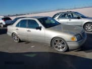 ✅ 1996 Mercedes-Benz C • VIN: WDBHA28E6TF411320 • Лот: 43389760. Опубликован ранее на IAAI с пробегом 177 700 миль. Бесплатный доступ к архиву аукционных продаж из США и подробный отчёт об истории автомобиля на DreamBid. Изображение 12.