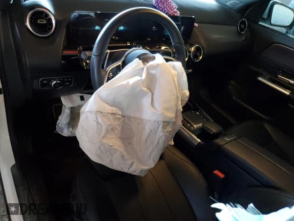 ✅ 2022 Mercedes-Benz GLA 250 • VIN: W1N4N4GBXNJ392111 • Lot: 90399555. Listed on Copart with 53,959 mi. Free auction sales archive from the USA and detailed vehicle history report at DreamBid. Image 8.