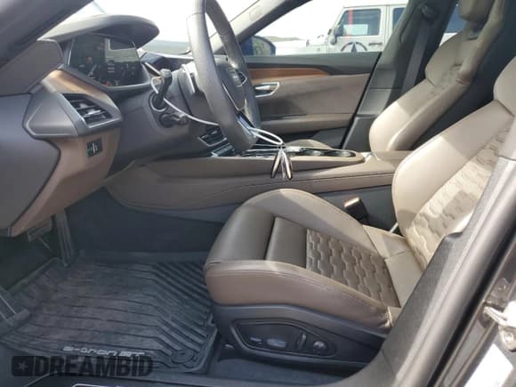 ✅ 2024 Audi e-tron GT Premium Plus • VIN: WAUFJBFWXR7003987 • Лот: 59656755. Опубликован ранее на Copart с пробегом 7 397 миль. Бесплатный доступ к архиву аукционных продаж из США и подробный отчёт об истории автомобиля на DreamBid. Изображение 7.