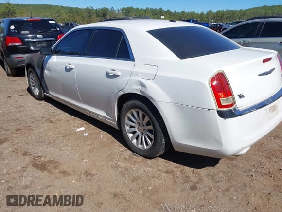 ✅ 2013 Chrysler 300 • VIN: 2C3CCAAG6DH743256 • Лот: 43467504. Опубликован ранее на IAAI с пробегом 123 948 миль. Бесплатный доступ к архиву аукционных продаж из США и подробный отчёт об истории автомобиля на DreamBid. Изображение 3.
