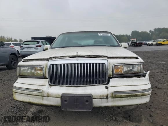 ✅ 1997 Lincoln Town Car Executive • VIN: 1LNLM81W2VY641061 • Lot: 87099085. Wystawiony na Copart z przebiegiem 80 093 mil. Bezpłatny archiwum sprzedaży aukcyjnych z USA i szczegółowy raport historii pojazdu na DreamBid. Zdjęcie 5.