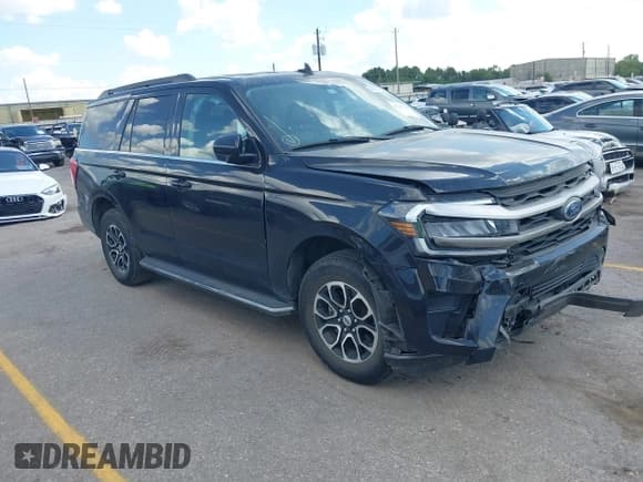 ✅ 2022 Ford Expedition XLT • VIN: 1FMJU1JT7NEA67370 • Lot: 43397514. Listed on IAAI with 69,674 mi. Free auction sales archive from the USA and detailed vehicle history report at DreamBid. Image 1.