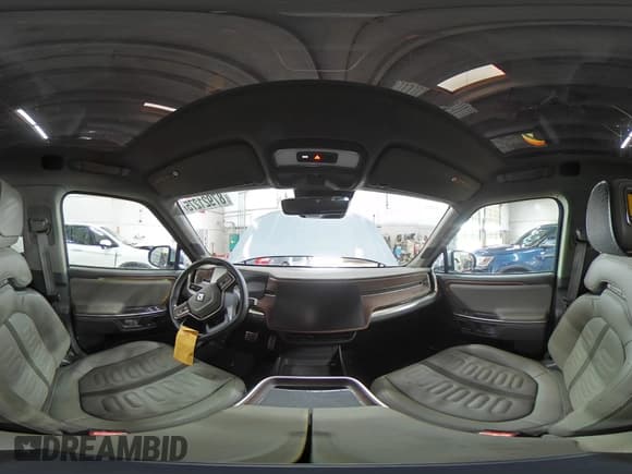 ✅ 2024 Rivian R1S Adventure • VIN: 7PDSGBBA5RN032652 • Lot: 87921275. Listed on Copart with 8,431 mi. Free auction sales archive from the USA and detailed vehicle history report at DreamBid. Image 15.