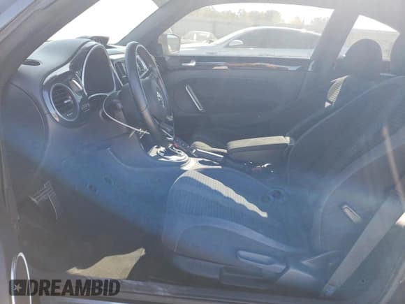 ✅ 2014 Volkswagen Beetle Turbo R-Line • VIN: 3VWVT7AT9EM636111 • Lot: 76061634. Listed on Copart with 94,021 mi. Free auction sales archive from the USA and detailed vehicle history report at DreamBid. Image 7.