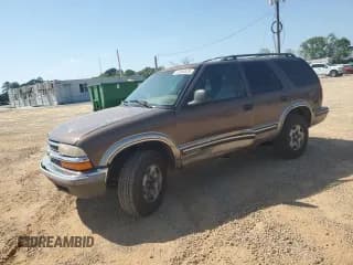 ✅ 1998 Chevrolet Blazer LS • VIN: 1GNDT13W3W2174583 • Lot: 52386525. Wystawiony na Copart z przebiegiem 161 944 mil. Bezpłatny archiwum sprzedaży aukcyjnych z USA i szczegółowy raport historii pojazdu na DreamBid. Zdjęcie 1.