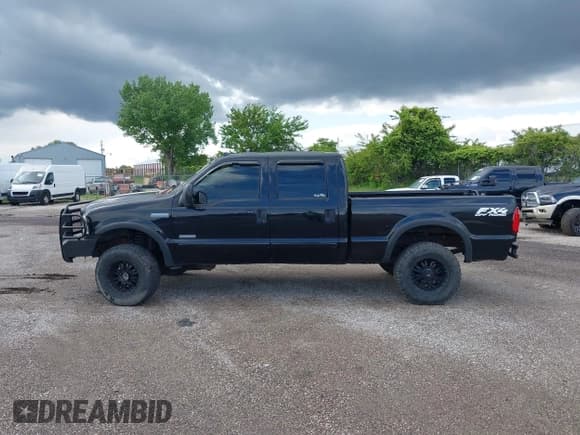 ✅ 2005 Ford F-250 XL • VIN: 1FTSW21PX5EA16621 • Lot: 42330472. Listed on IAAI with 237,031 mi. Free auction sales archive from the USA and detailed vehicle history report at DreamBid. Image 15.