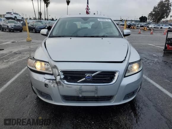 ✅ 2010 Volvo V50 • VIN: YV1390MW2A2560281 • Lot: 44400215. Wystawiony na Copart z przebiegiem 98 134 mil. Bezpłatny archiwum sprzedaży aukcyjnych z USA i szczegółowy raport historii pojazdu na DreamBid. Zdjęcie 5.