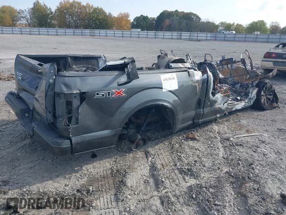 ✅ 2017 Ford F-150 XL • VIN: 1FTEX1CP3HKE09867 • Lot: 43638268. Wystawiony na IAAI z przebiegiem Nie podano. Bezpłatny archiwum sprzedaży aukcyjnych z USA i szczegółowy raport historii pojazdu na DreamBid. Zdjęcie 4.