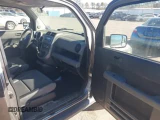 ✅ 2005 Honda Element EX • VIN: 5J6YH17695L002079 • Лот: 43679519. Опубликован ранее на IAAI с пробегом 206 725 миль. Бесплатный доступ к архиву аукционных продаж из США и подробный отчёт об истории автомобиля на DreamBid. Изображение 5.