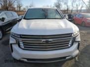 ✅ 2021 Chevrolet Suburban High Country • VIN: 1GNSKGKL8MR318850 • Lot: 83521144. Wystawiony na Copart z przebiegiem 13 495 mil. Bezpłatny archiwum sprzedaży aukcyjnych z USA i szczegółowy raport historii pojazdu na DreamBid. Zdjęcie 5.