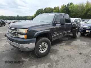 ✅ 2005 Chevrolet Silverado 2500HD LS • VIN: 1GCHK29U95E212789 • Lot: 84048125. Wystawiony na Copart z przebiegiem 235 030 mil. Bezpłatny archiwum sprzedaży aukcyjnych z USA i szczegółowy raport historii pojazdu na DreamBid. Zdjęcie 1.