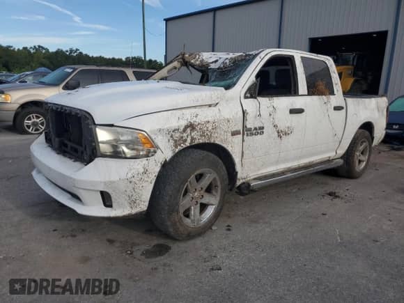 2013 Ram 1500 Express z VIN 1C6RR6KT1DS722537, wystawiony jako Copart lot #81500105 z przebiegiem Nie podano mil oraz Szkoda całkowita • Salvage title. Historia ofert i sprzedaży dostępna na DreamBid. Obrazek 1.