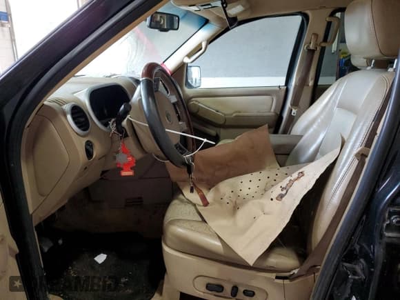 ✅ 2007 Mercury Mountaineer • VIN: 4M2EU37E57UJ15722 • Lot: 81781915. Wystawiony na Copart z przebiegiem 263 953 mil. Bezpłatny archiwum sprzedaży aukcyjnych z USA i szczegółowy raport historii pojazdu na DreamBid. Zdjęcie 7.