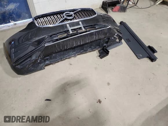 ✅ 2018 Volvo XC60 Momentum • VIN: LYVA22RK9JB073399 • Lot: 82436595. Wystawiony na Copart z przebiegiem 123 964 mil. Bezpłatny archiwum sprzedaży aukcyjnych z USA i szczegółowy raport historii pojazdu na DreamBid. Zdjęcie 13.