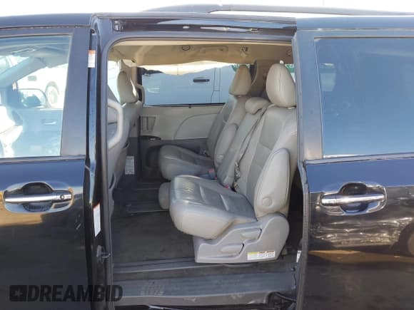✅ 2017 Toyota Sienna XLE Premium • VIN: 5TDYZ3DC0HS875439 • Lot: 43083491. Listed on IAAI with 179,323 mi. Free auction sales archive from the USA and detailed vehicle history report at DreamBid. Image 8.