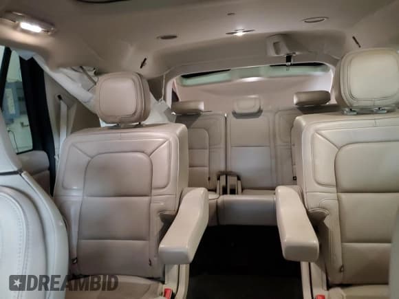✅ 2019 Lincoln Navigator Reserve • VIN: 5LMJJ2LT3KEL07518 • Lot: 80811505. Listed on Copart with 71,170 mi. Free auction sales archive from the USA and detailed vehicle history report at DreamBid. Image 10.