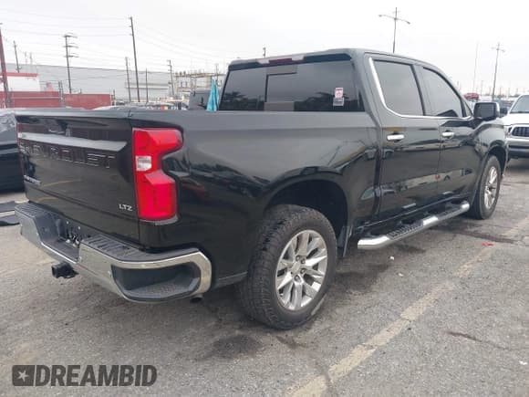 ✅ 2022 Chevrolet Silverado 1500 LTZ • VIN: 1GCPWEED6NZ108793 • Lot: 43199049. Wystawiony na IAAI z przebiegiem 117 719 mil. Bezpłatny archiwum sprzedaży aukcyjnych z USA i szczegółowy raport historii pojazdu na DreamBid. Zdjęcie 4.