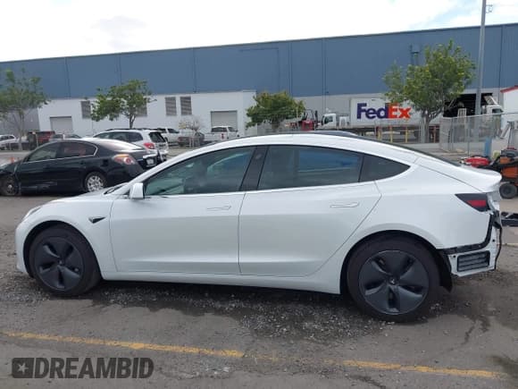 ✅ 2019 Tesla Model 3 Mid Range • VIN: 5YJ3E1EA4KF485785 • Лот: 43609905. Опубликован ранее на IAAI с пробегом 51 064 миль. Бесплатный доступ к архиву аукционных продаж из США и подробный отчёт об истории автомобиля на DreamBid. Изображение 15.