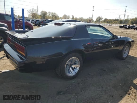 ✅ 1989 Pontiac Firebird • VIN: 1G2FS21E6KL245532 • Lot: 77085424. Listed on Copart with 134,957 mi. Free auction sales archive from the USA and detailed vehicle history report at DreamBid. Image 3.