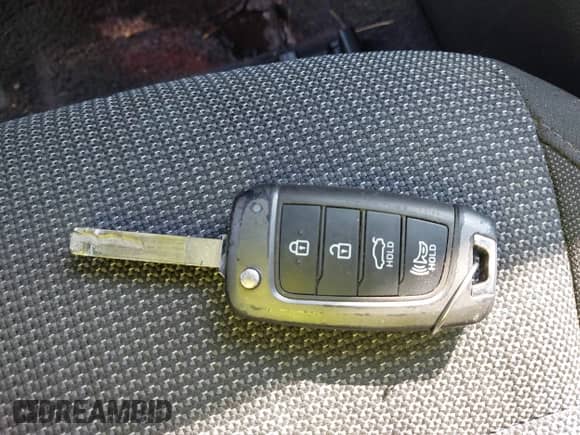 2021 Hyundai Accent SE z VIN 3KPC24A69ME137033, wystawiony jako IAAI lot #43267894 z przebiegiem 71 756 mil mil oraz . Historia ofert i sprzedaży dostępna na DreamBid. Obrazek 11.