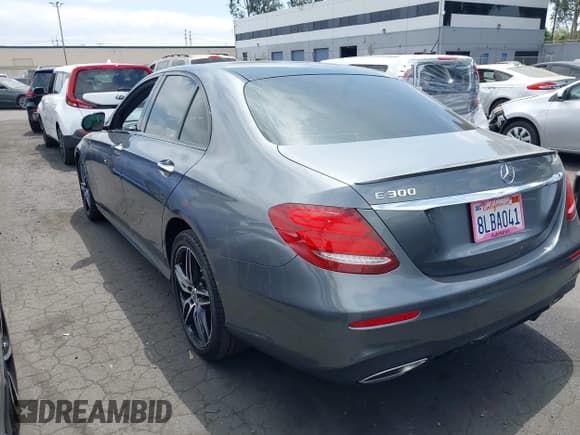 ✅ 2019 Mercedes-Benz E 300 • VIN: WDDZF4JB9KA547218 • Lot: 42794974. Wystawiony na IAAI z przebiegiem 48 874 mil. Bezpłatny archiwum sprzedaży aukcyjnych z USA i szczegółowy raport historii pojazdu na DreamBid. Zdjęcie 3.