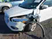 2018 Ford Escape SE z VIN 1FMCU9GD7JUC68368, wystawiony jako IAAI lot #43336557 z przebiegiem 104 766 mil mil oraz . Historia ofert i sprzedaży dostępna na DreamBid. Obrazek 6.