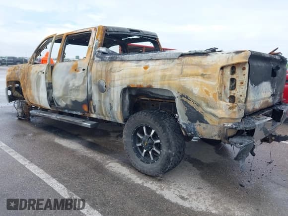 ✅ 2015 Chevrolet Silverado 2500HD LT • VIN: 1GC1KVEG4FF106698 • Lot: 42212983. Listed on IAAI with Not provided. Free auction sales archive from the USA and detailed vehicle history report at DreamBid. Image 3.