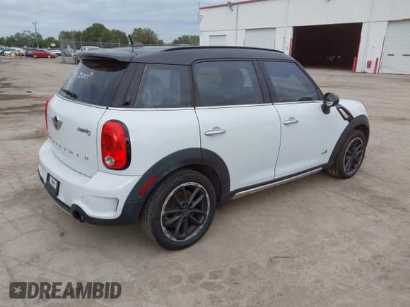 ✅ 2015 MINI Countryman S • VIN: WMWZC5C55FWP44702 • Lot: 43805417. Listed on IAAI with 117,705 mi. Free auction sales archive from the USA and detailed vehicle history report at DreamBid. Image 4.