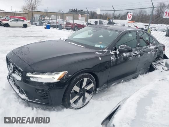 ✅ 2024 Volvo S60 Plus Dark Theme • VIN: 7JRH60FL1RG294792 • Lot: 41515478. Listed on IAAI with 33,784 mi. Free auction sales archive from the USA and detailed vehicle history report at DreamBid. Image 2.