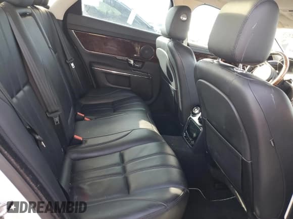 ✅ 2013 Jaguar XJ • VIN: SAJWJ1CD0D8V53753 • Лот: 45155755. Опубликован ранее на Copart с пробегом 53 524 миль. Бесплатный доступ к архиву аукционных продаж из США и подробный отчёт об истории автомобиля на DreamBid. Изображение 10.