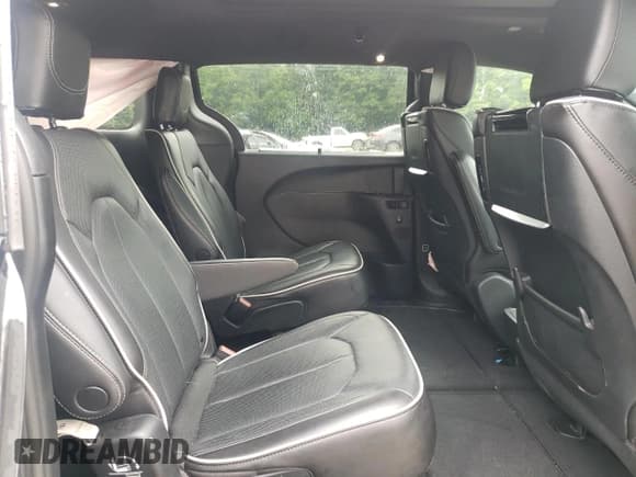 ✅ 2023 Chrysler Pacifica Limited • VIN: 2C4RC1GG2PR603278 • Lot: 66739795. Listed on Copart with 24,394 mi. Free auction sales archive from the USA and detailed vehicle history report at DreamBid. Image 11.