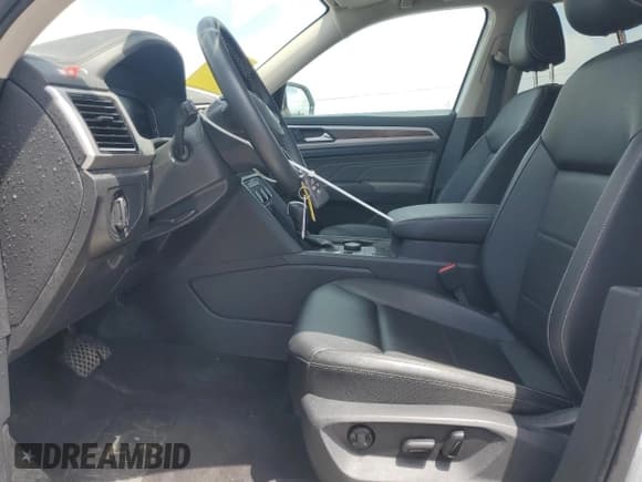 ✅ 2023 Volkswagen Atlas SE • VIN: 1V2KR2CAXPC543085 • Lot: 57314235. Listed on Copart with 28,358 mi. Free auction sales archive from the USA and detailed vehicle history report at DreamBid. Image 7.