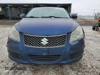 ✅ 2010 Suzuki Kizashi SE • VIN: JS2RF9A38A6100936 • Lot: 45676935. Wystawiony na Copart z przebiegiem 160 624 mil. Bezpłatny archiwum sprzedaży aukcyjnych z USA i szczegółowy raport historii pojazdu na DreamBid. Zdjęcie 5.